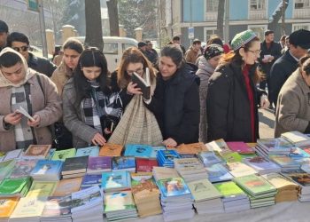ИШТИРОКИ ОМӮЗГОРОНУ ДОНИШҶӮЁНИ ДОНИШКАДА ДАР НАМОИШ-ФУРӮШИ КИТОБ