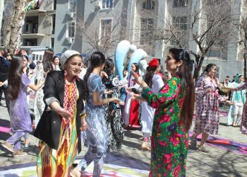 ИФТИТОҲИ НАМОИШИ ЭҶОДИИ “АЗ НАВРӮЗ ТО НАВРӮЗ” ВА ТАҶЛИЛИ ҶАШНИ БАЙНАЛМИЛАЛИИ НАВРӮЗ ДАР ДОНИШКАДА