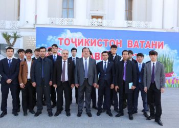 Иштироки аъзои ташкилоти ИБТИДОИИ “ДИЗАЙН” дар намоиш-фурӯши китоб