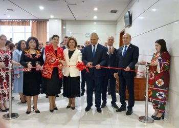 ИШТИРОКИ ОМӮЗГОРОНУ ДОНИШҶӮЁНИ ДОНИШКАДА ДАР МАРОСИМИ ИФТИТОҲИ НАМОИШИ “РОҒУН – КОХИ НУР”