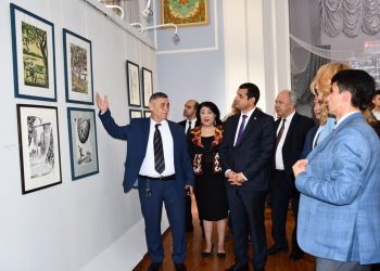 ДАР ДОНИШКАДА НАМОИШИ ИНФИРОДИИ РАССОМИ МАЪРУФИ УЗБЕК ИФТИТОҲ ГАРДИД