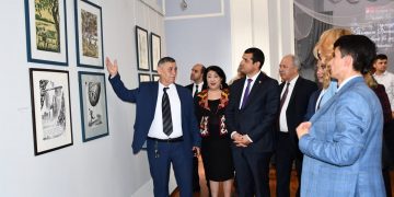 ДАР ДОНИШКАДА НАМОИШИ ИНФИРОДИИ РАССОМИ МАЪРУФИ УЗБЕК ИФТИТОҲ ГАРДИД