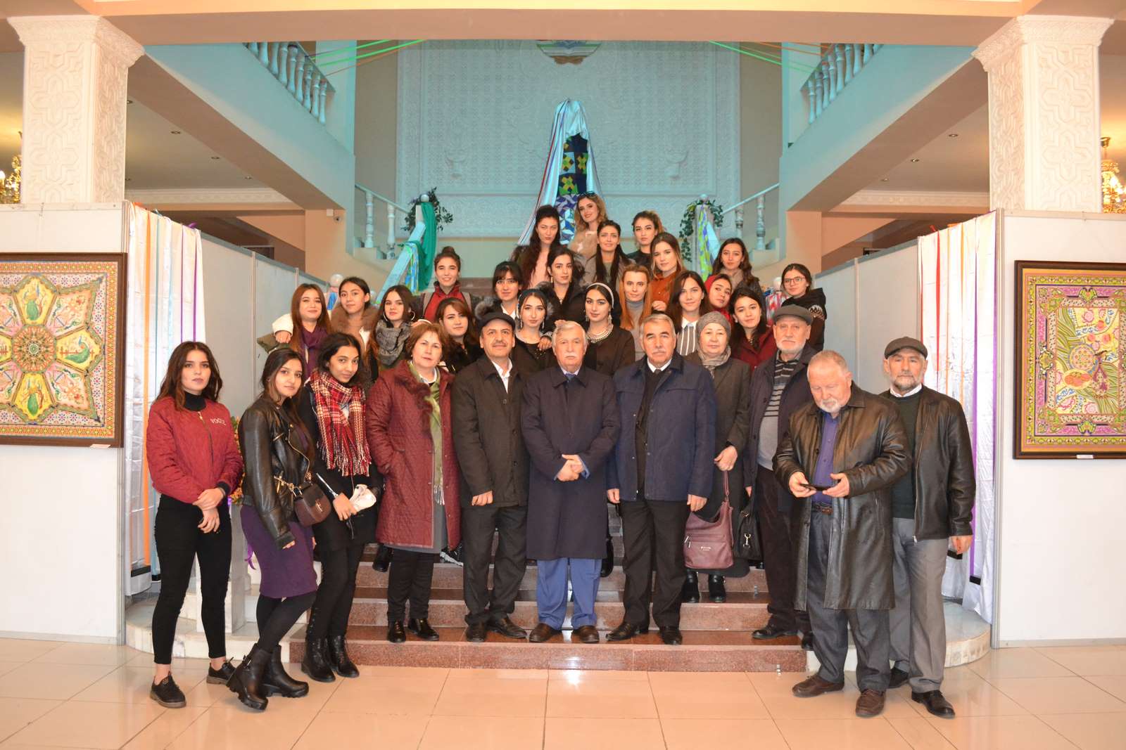 НАМОИШИ КОРҲОИ ЭҶОДИИ ОМӮЗГОРОН ВА ДОНИШҶӮЁН ДАР ШАҲРИ ТУРСУНЗОДА