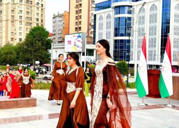 ҚИСМАТИ ФАРҲАНГИИ МАҲФИЛИ АДАБӢ – ФАРҲАНГӢ ТАҲТИ УНВОНИ “ДУНЁИ ҶАВОНӢ”, БАХШИДА БА “РӮЗИ ҶАВОНОНИ ТОҶИКИСТОН”