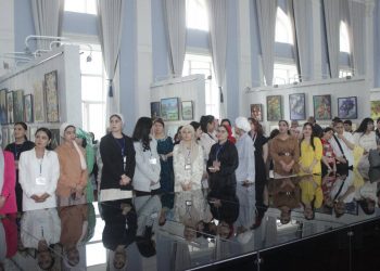 Намоиши асарҳои эҷодии омӯзгорон ва донишҷӯён таҳти унвони “Нигоҳи насли ҷавон”