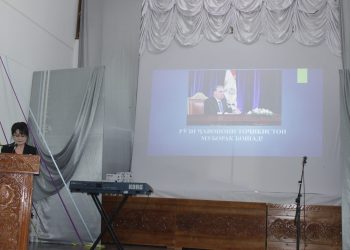 Чорабинии тантанавӣ ба муносибати Рӯзи ҷавонон дар Донишкадаи давлатии санъати тасвирӣ ва дизайни Тоҷикистон