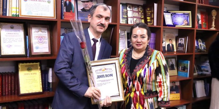 ҚАДРДОНИИ КИТОБХОНАИ ДОНИШКАДА АЗ РӮЙИ НОМИНАТСИЯИ “КИТОБХОНАИ БЕҲТАРИНИ ИЛМӢ-СОҲАВӢ”