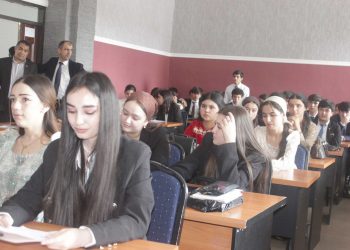 Чорабиниҳо бахшида ба “Рӯзи омӯзгор” ва “Рӯзи забон”